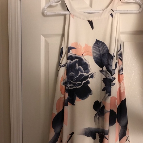 Clothes/dresses *new/like new* size M-L - Picture 5 of 7